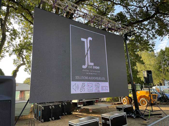 installation écran JL Live Event, régie technique bretagne pays de loire